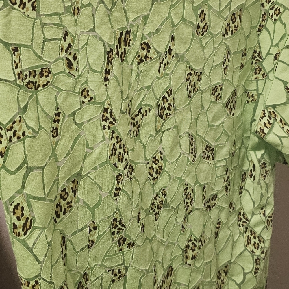 Shirt - Picture 3 of 4